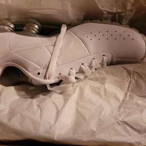 - Nike shox classic size 10